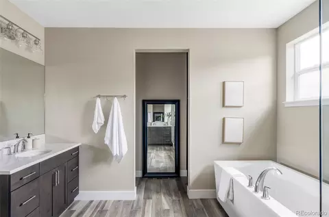 Bath - 8792 E 53rd Ave, Denver, CO 80238 photo 5 of 9