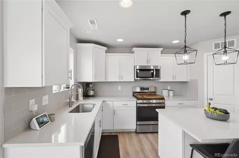 Kitchen - 28401 E 7th Pl, Watkins, CO 80137 photo 3 of 4