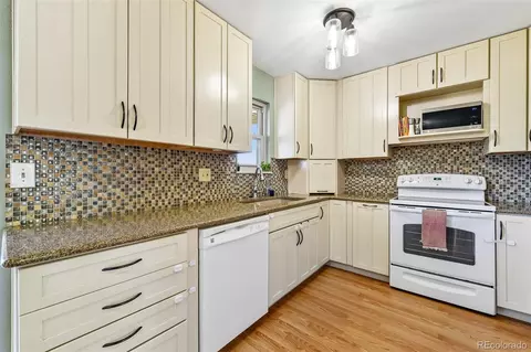 Kitchen - 15979 E 18th Pl, Aurora, CO 80011 photo 4 of 6