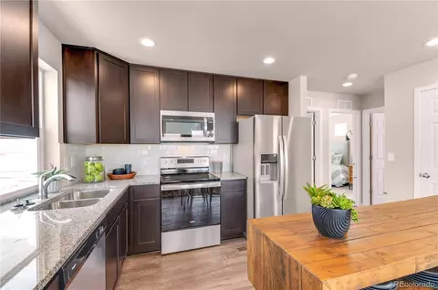 46534 Avery Ln, Bennett, CO 80102 photo 2