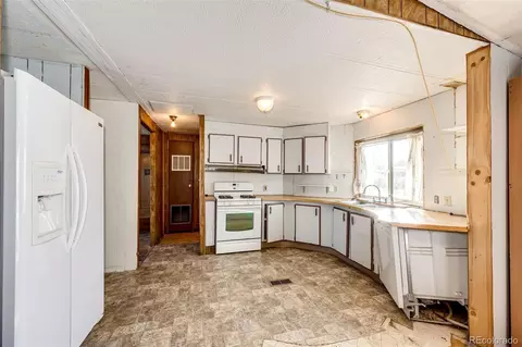 Kitchen - 38560 1st St, Agate, CO 80101 photo 2 of 2