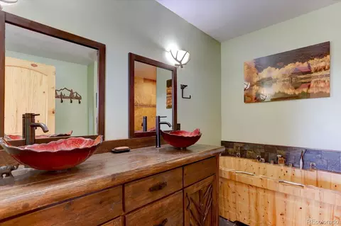 Bath - 9648 Yegge Rd, Morrison, CO 80465 photo 1 of 5