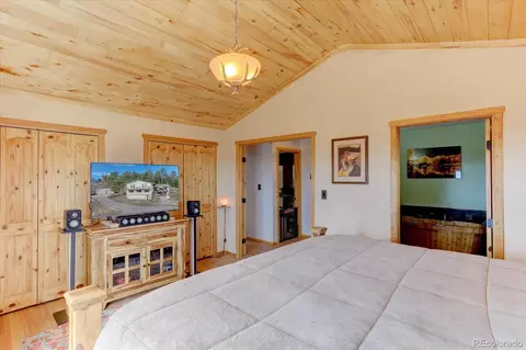 Bedroom - 9648 Yegge Rd, Morrison, CO 80465 photo 2 of 4