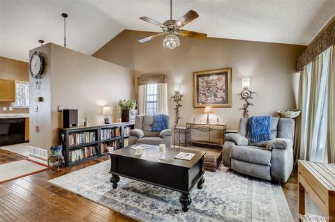 4917 Eugene Ct, Denver, CO 80239 photo 4