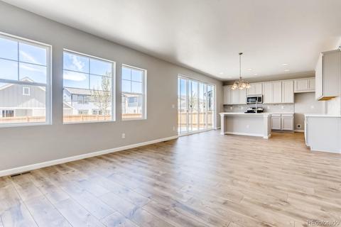 27912 E 7th Pl, Aurora, CO 80018 photo 5