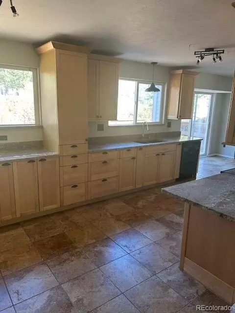 Kitchen - 17529 E Crestridge Ave, Centennial, CO 80015 photo 2 of 2