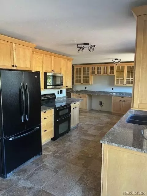 Kitchen - 17529 E Crestridge Ave, Centennial, CO 80015 photo 1 of 2