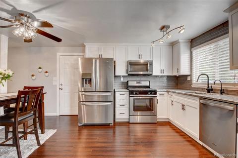 925 Madison Way, Bennett, CO 80102 photo 2