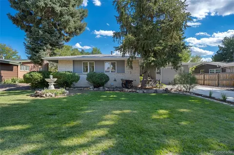 5742 W Chestnut Ave, Littleton, CO 80128