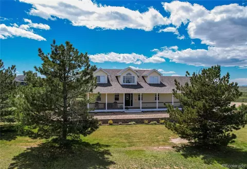 895 Antelope Dr W, Bennett, CO 80102