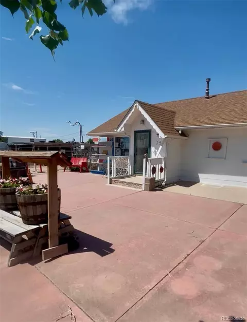 75 N Market St, Keenesburg, CO 80643