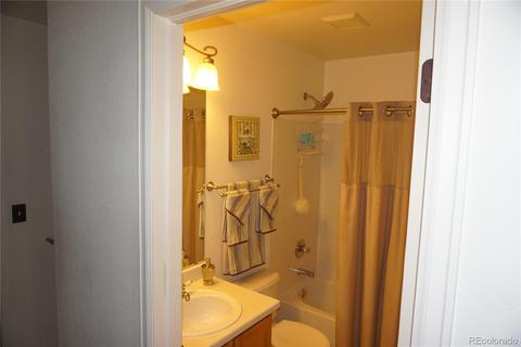 4812 Deephaven Ct, Denver, CO 80239 photo 12