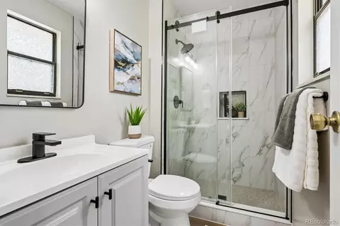 Bath - 16634 E Rice Cir, Aurora, CO 80015 photo 1 of 5
