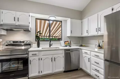 Kitchen - 16634 E Rice Cir, Aurora, CO 80015 photo 2 of 2