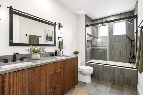 Bath - 4942 10th St, Boulder, CO 80304 photo 2 of 4