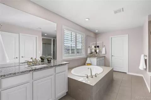 Bath - 27267 E Jamison Pl, Aurora, CO 80016 photo 2 of 8