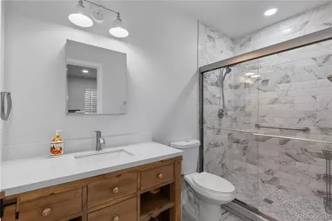 Bath - 27267 E Jamison Pl, Aurora, CO 80016 photo 7 of 8