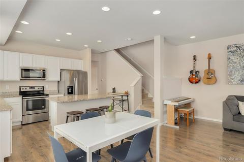 16079 Elk Dr, Denver, CO 80239 photo 2