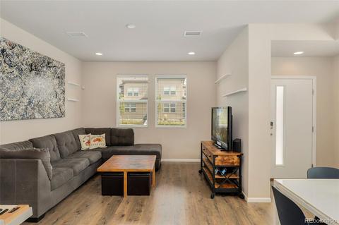 16079 Elk Dr, Denver, CO 80239 photo 4