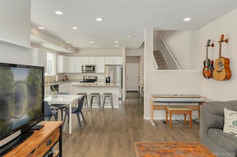 16079 Elk Dr, Denver, CO 80239 photo 5