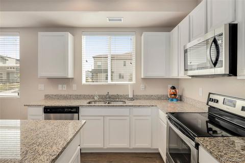 16079 Elk Dr, Denver, CO 80239 photo 11