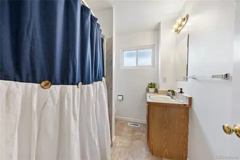 Bath - 550 Custer Ave, Akron, CO 80720 photo 1 of 3