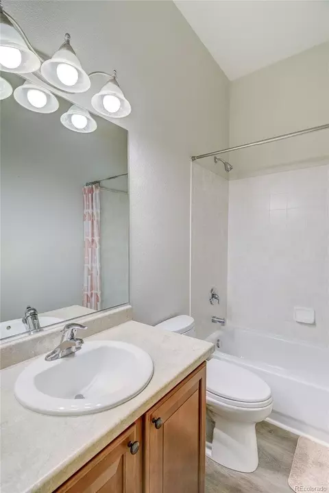 Bath - 22226 E Glasgow Pl, Aurora, CO 80016 photo 2 of 5