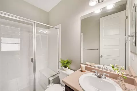 Bath - 22463 E Union Pl, Aurora, CO 80015 photo 1 of 7