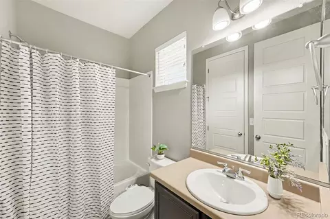 Bath - 22463 E Union Pl, Aurora, CO 80015 photo 6 of 7