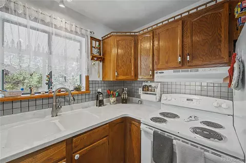Kitchen - 539 12th Trl, Cotopaxi, CO 81223 photo 4 of 4