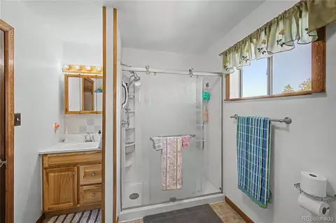 Bath - 539 12th Trl, Cotopaxi, CO 81223 photo 3 of 4