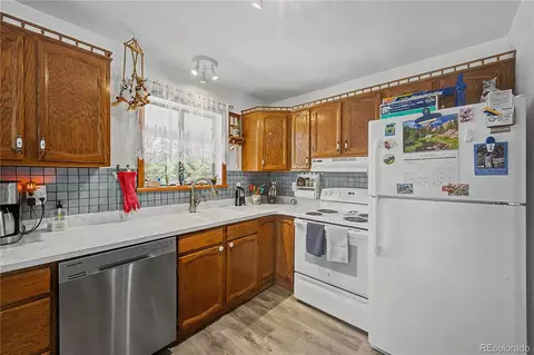 Kitchen - 539 12th Trl, Cotopaxi, CO 81223 photo 2 of 4
