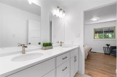 4423 E Bails Pl, Denver, CO 80222 photo 8