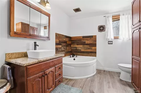 Bath - 9225 Sandy Ln, Conifer, CO 80433 photo 2 of 4