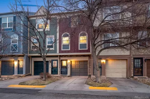 922 S Paris Ct, Aurora, CO 80012
