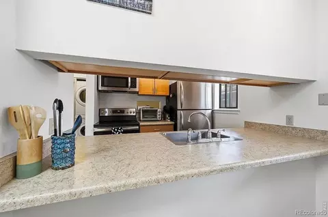Kitchen - 948 North St #17, Boulder, CO 80304 photo 2 of 2