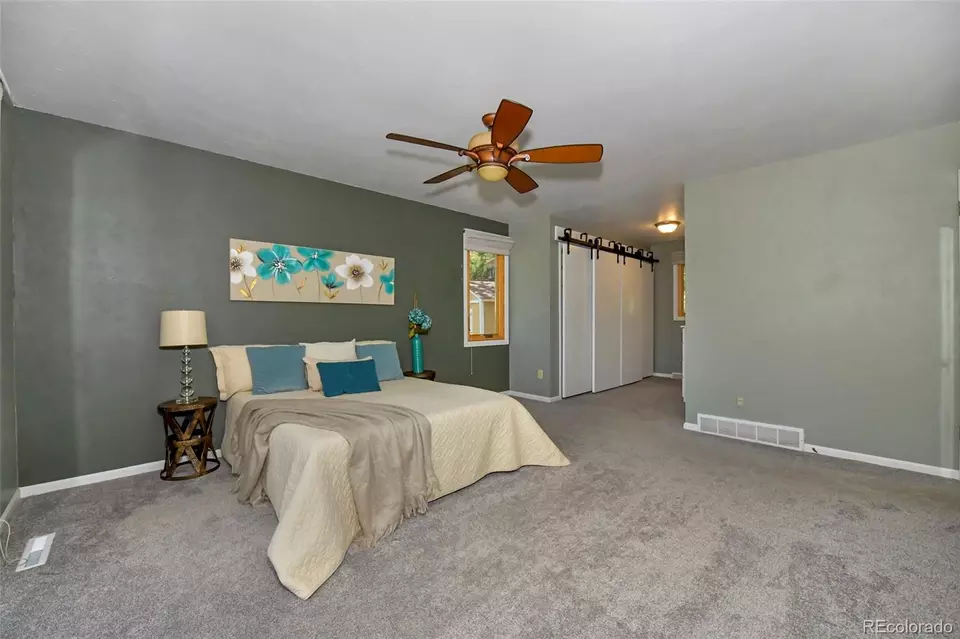 Bedroom - 5030 Chippewa Dr, Larkspur, CO 80118 photo 2 of 5