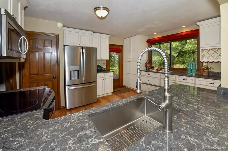 Kitchen - 5030 Chippewa Dr, Larkspur, CO 80118 photo 2 of 4
