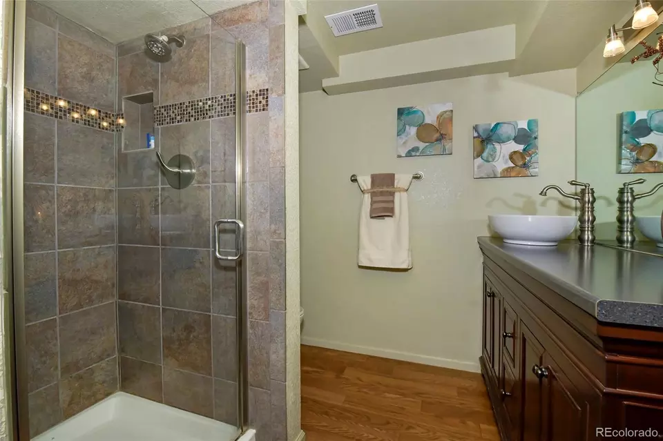 Bath - 5030 Chippewa Dr, Larkspur, CO 80118 photo 4 of 4