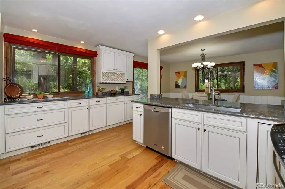 Kitchen - 5030 Chippewa Dr, Larkspur, CO 80118 photo 4 of 4