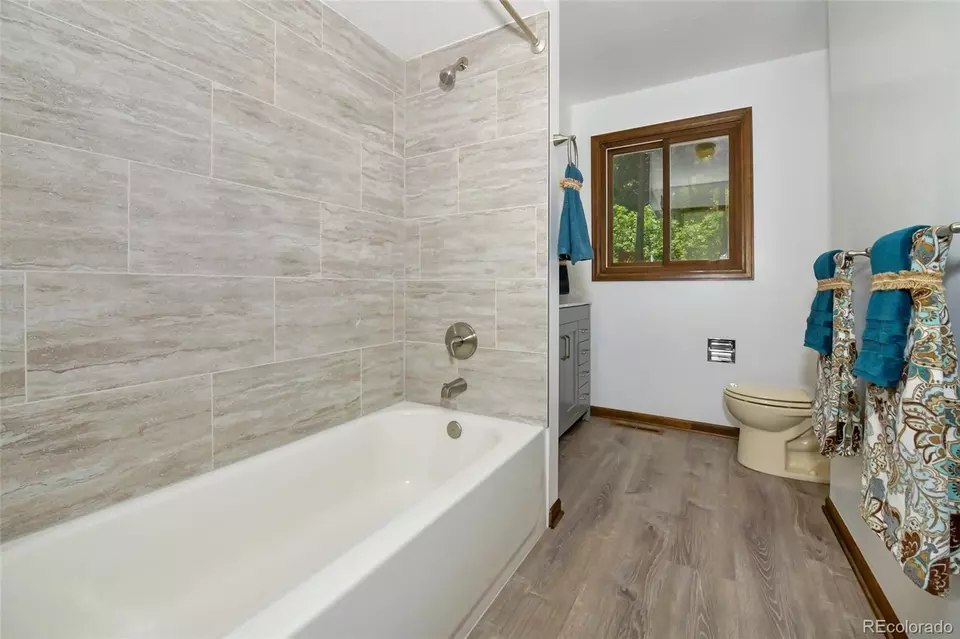 Bath - 5030 Chippewa Dr, Larkspur, CO 80118 photo 3 of 4