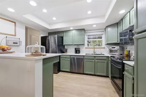 2598 S Vaughn Way #B, Aurora, CO 80014