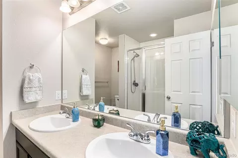 16092 E Warner Pl, Denver, CO 80239 photo 12