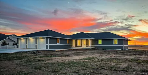 523 Chestnut St, Julesburg, CO 80737