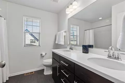 Bath - 8448 E 49th Pl, Denver, CO 80238 photo 2 of 3