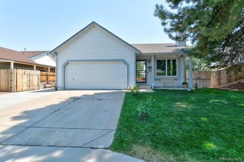 4852 Carson St, Denver, CO 80239 photo 1