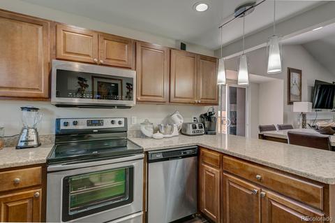4852 Carson St, Denver, CO 80239 photo 8
