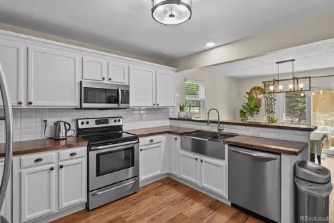 Kitchen - 22346 E Navarro Dr, Aurora, CO 80018 photo 3 of 3