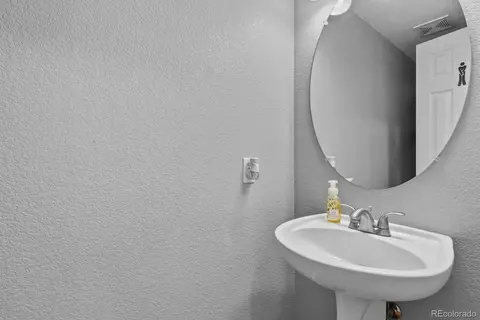 Bath - 22346 E Navarro Dr, Aurora, CO 80018 photo 1 of 4