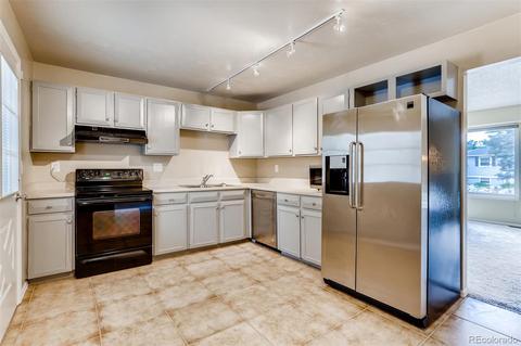 16454 E Bates Dr, Aurora, CO 80013 photo 4